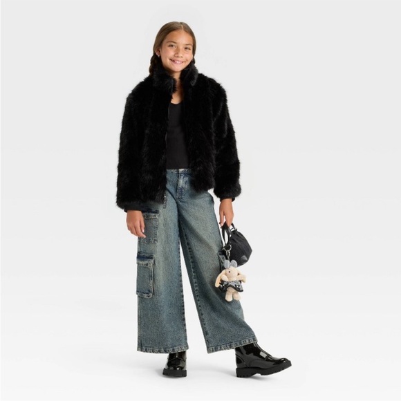 Girl’s Black Faux Fur Zip Jacket - Picture 3 of 4